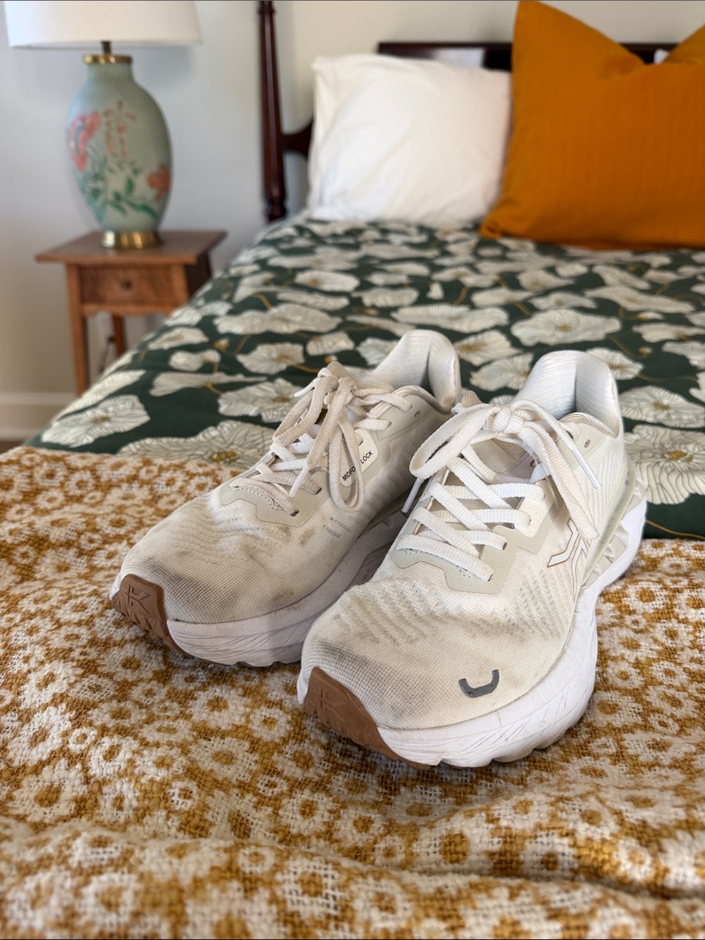 KURU Triple Max Ion size 8 Women's Off-White Athletic Shoes with Brown Soles